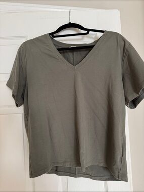 Athleta Olive Green V-Neck Short Sleeve Crop Top
